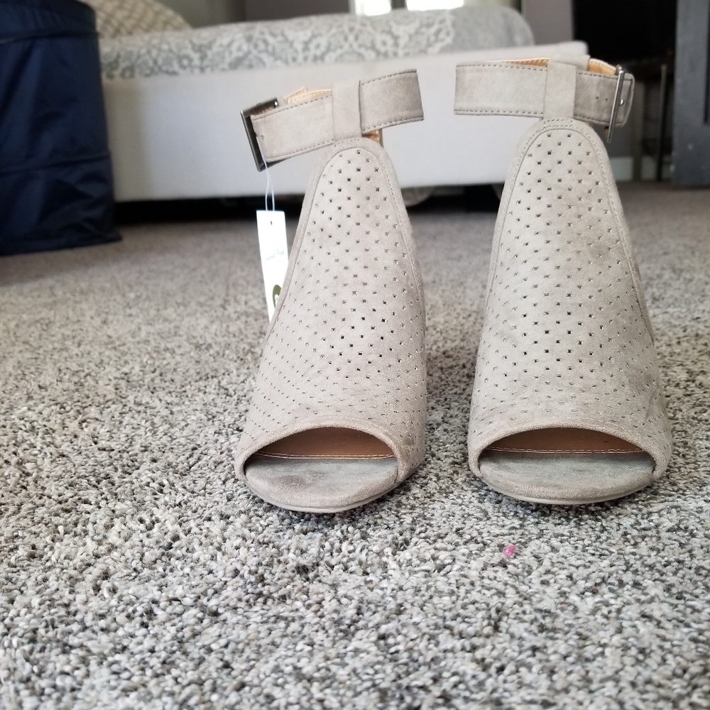 NWTUniversal Thread | Hannah Microsuede Block Heel - Picture 3 of 4